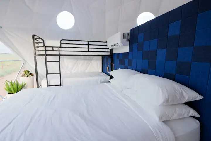 With sleeping arrangements that can accommodate 4 with a queen bed and two bunk beds, you'll have plenty of room for everyone in your group. Please note, this dome does not have a skylight.