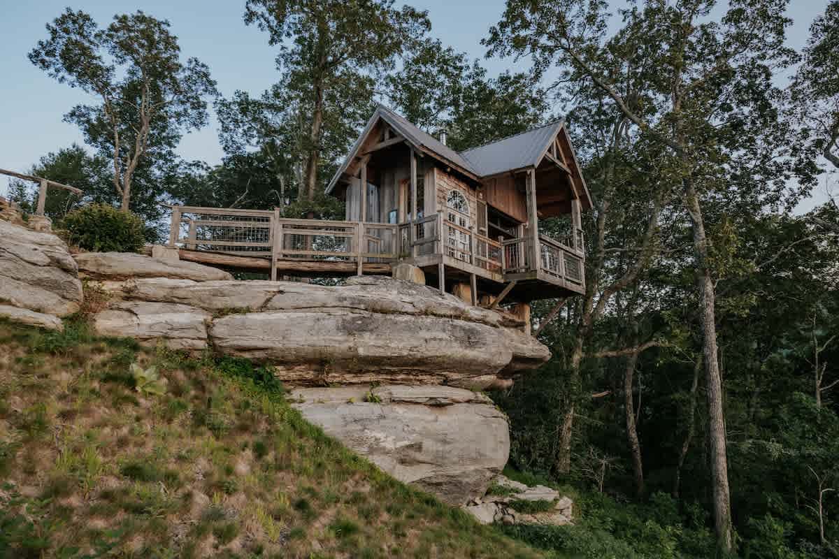 Off-Grid Glamping Sites with Views