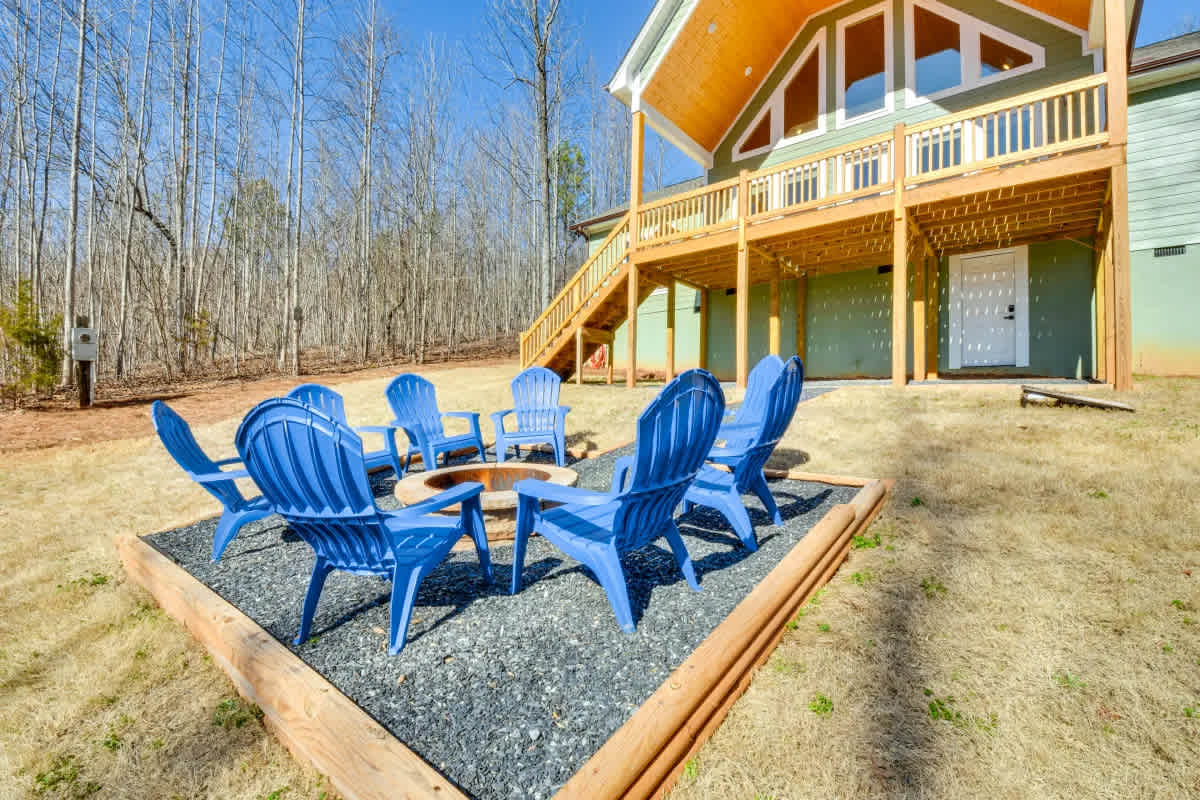 Timber Ridge Cottage With Fire Pit