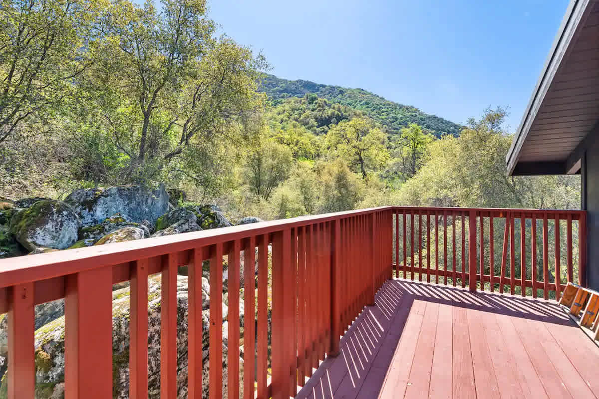 Sequoia Treehouse On the Rocks