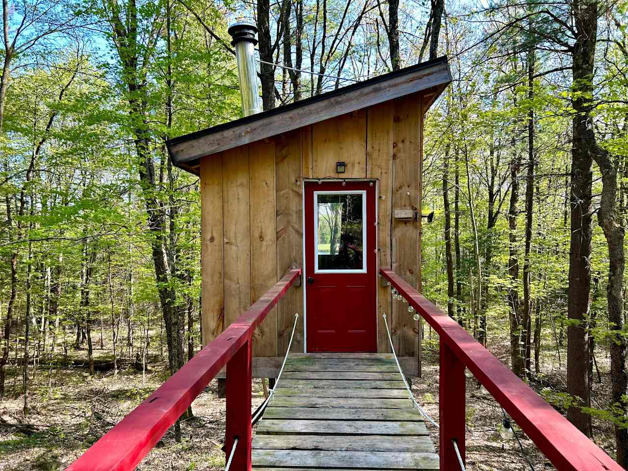 Treehouse + private cedar sauna