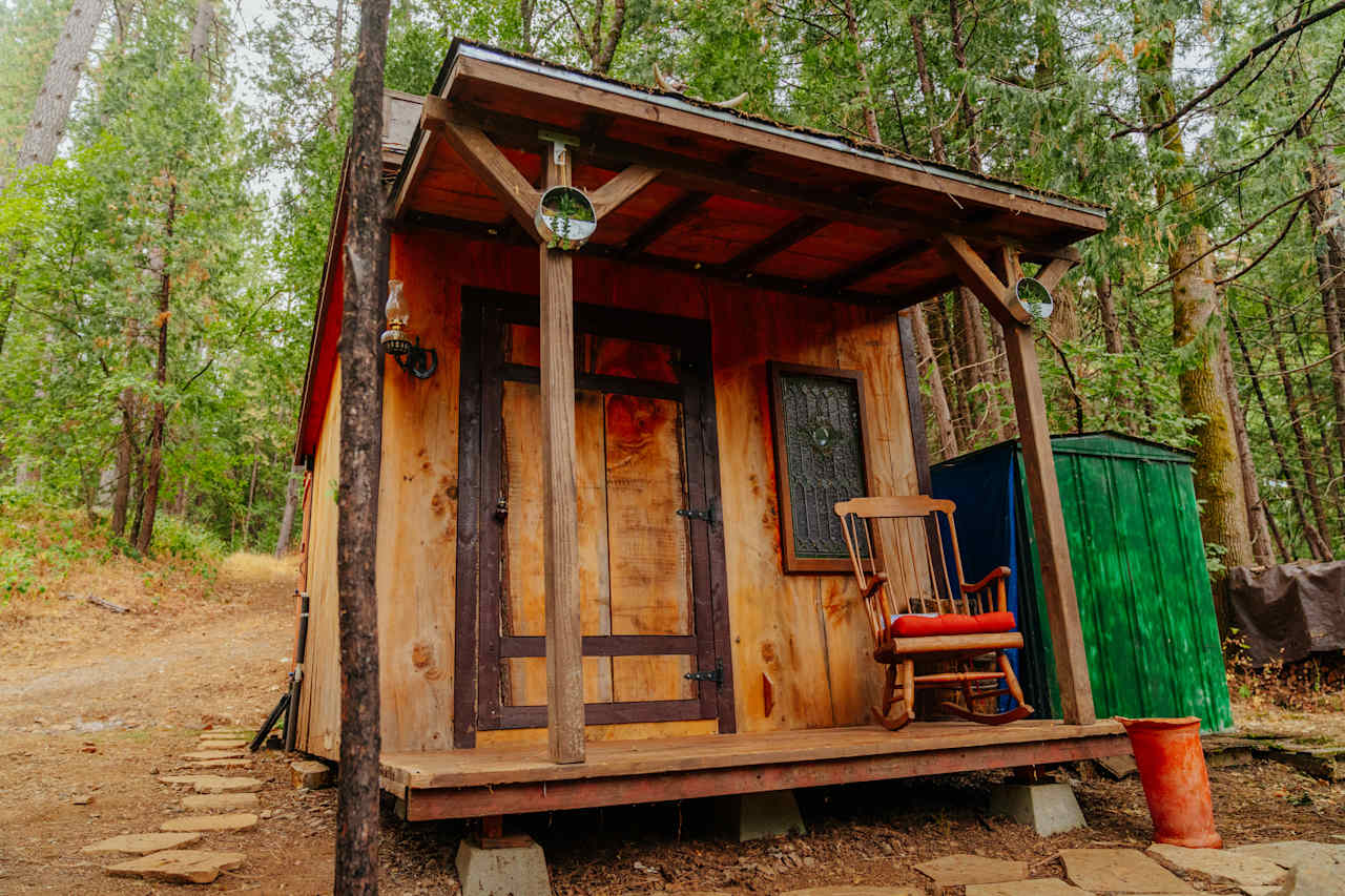 Secluded minimalist cabin