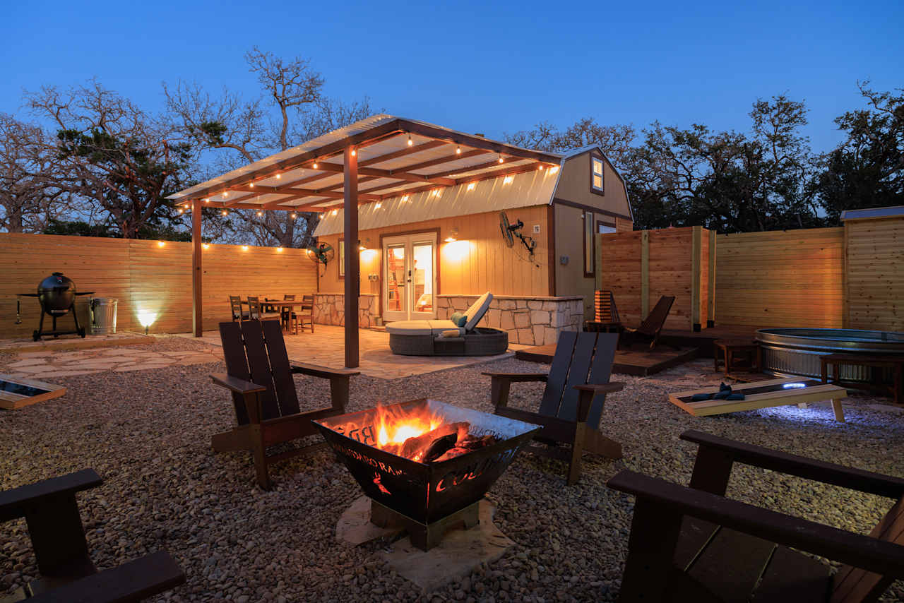 Romantic Tiny Luxury cabin-hot tub