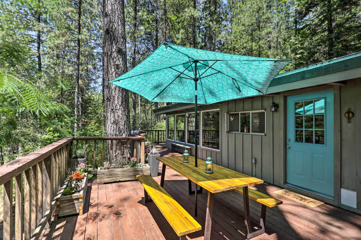 Cobb Mtn Retreat Cabin w/ Hot Tub