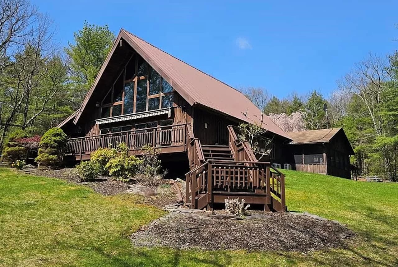 The Cabin At Deep Hollow