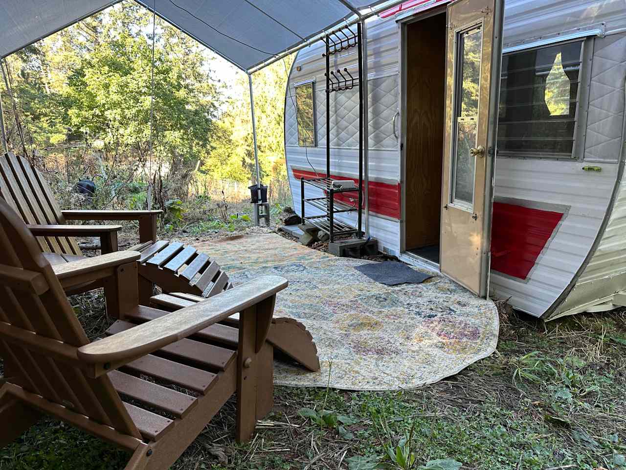 Vintage Trailer Retreat Near City