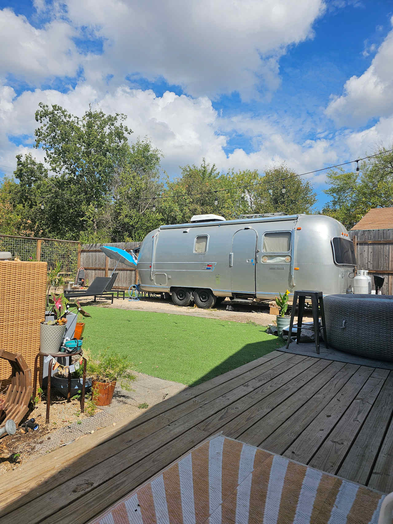 Current RVer - nice lady too! If you want to RV here, your RV will be along side the house(in front of her airstream.) 50amp is available so would need adapter if too high of amperage) Being along side the house will likely hinder slides being able to be put out. Please message as she's month to month and situation may change