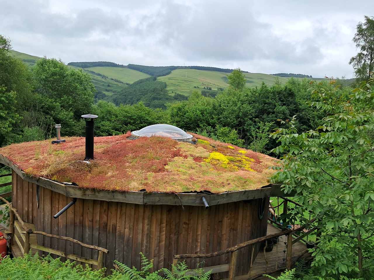 Magical Roundhouse Offgrid in Eryri