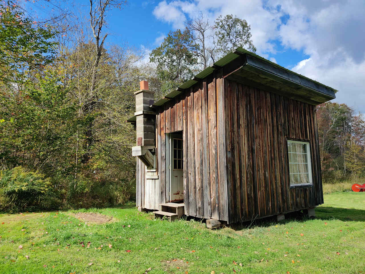 Rustic Cabin On The Pond