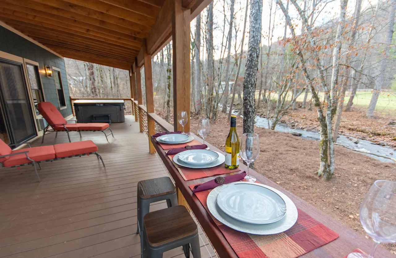 Treehouse Hollow and Cabin Rentals