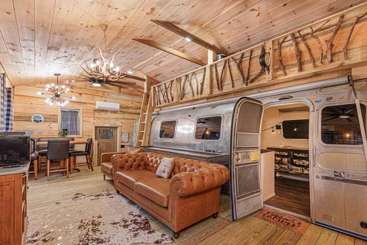 Glamping Airstream Barn