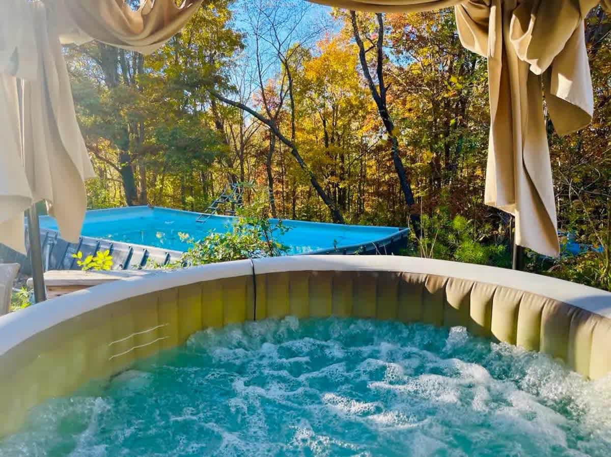 Salted spring water pool open April-October. Spring water hot tub can be filled for you for $40 extra for short stays. For stays longer than 2 days, we will add $10 a day for electricity and continued cleaning of the hot tub. 