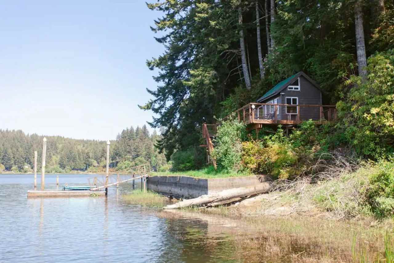 Secluded Lakefront Mini-Cabin