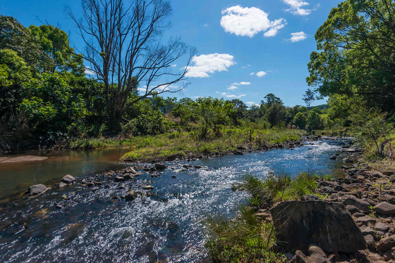 Lumeah By The Creek Near Waterfalls