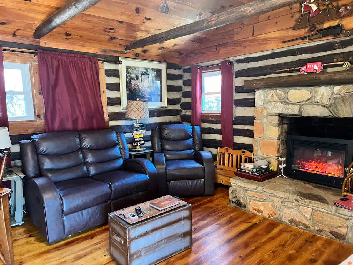 Cozy Cabin w/Hot-Tub