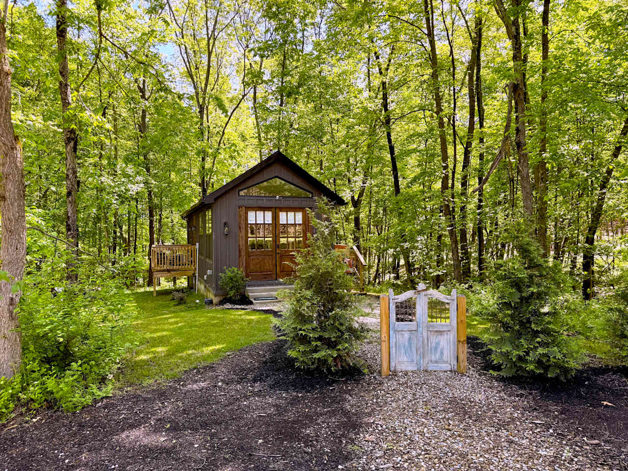 Romantic + Secluded + Hot Tub