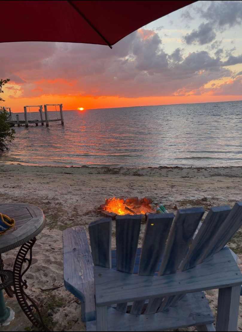 
It doesn’t get any better than this …. at the end of the day a perfect sunset enjoying a fire pit by the beach enjoying cup of wine 🍷 

No screen enclosure permitted.

This fire-pit grill is a common area share by all.
