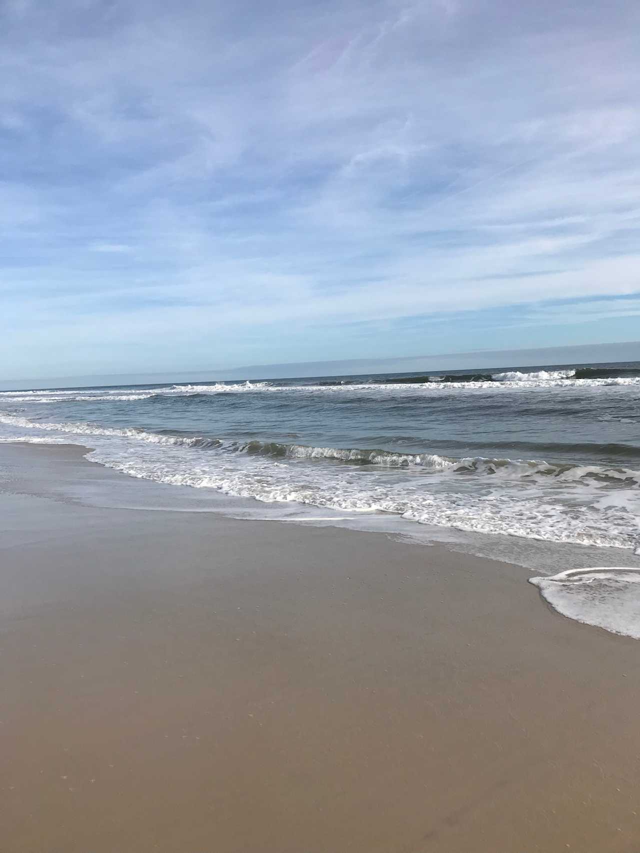 Under 3 miles to Long Beach Island. You can bike or walk over the bridge for a local experience. Pristine and beautiful beaches the length of the 18 miles barrier island. 