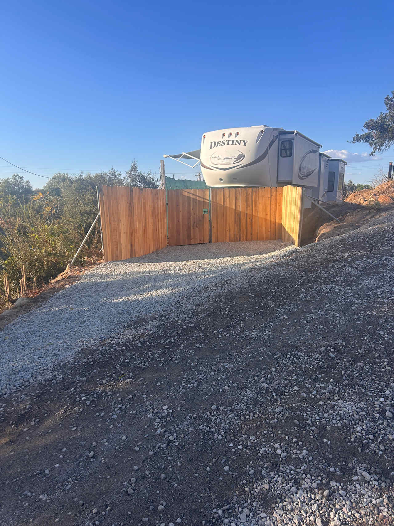 Cozy 5th Wheel W/ Hot Tub