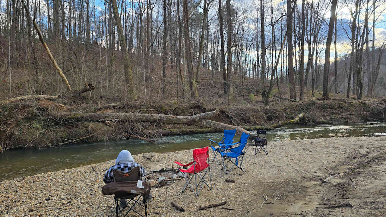 Broken Oak Riverside Getaway