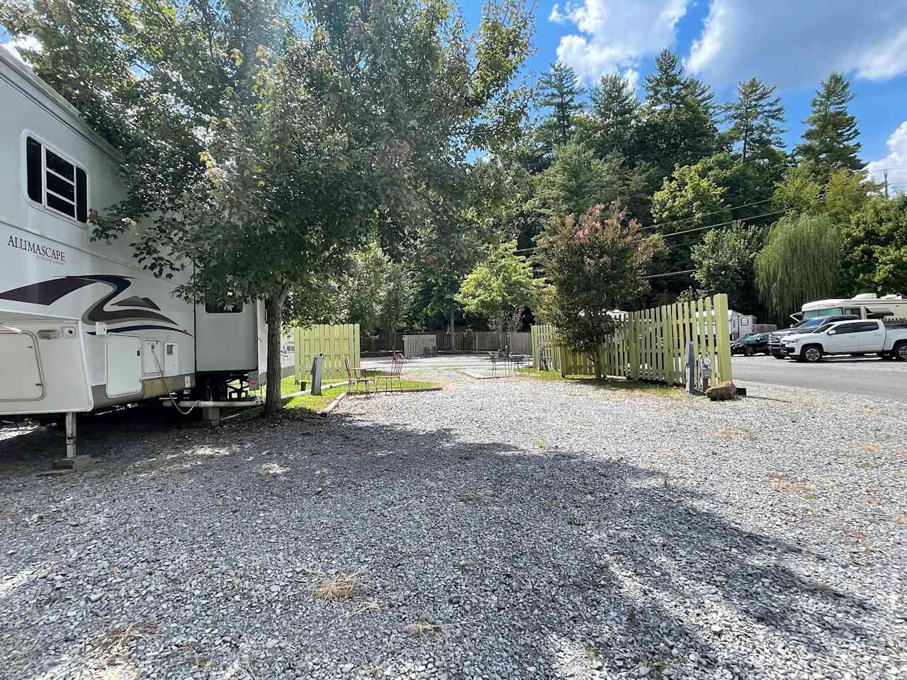 Holy Smokies Rv Park And Glamping