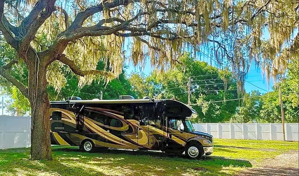 The HUB Leesburg (Age Restricted 55+)