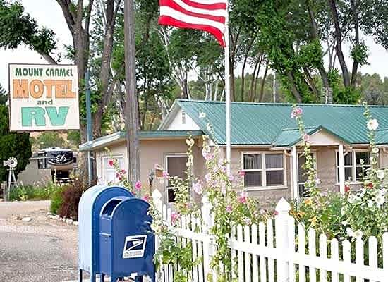 Mount Carmel Motel & RV Park
