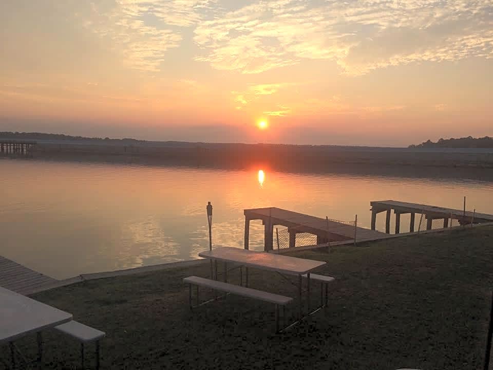 Lake Palestine Resort