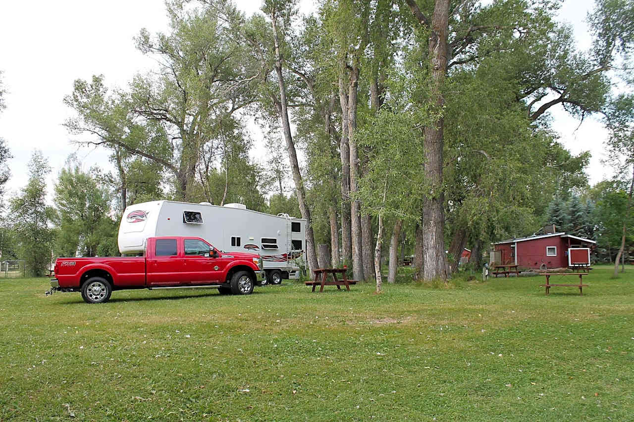 Foothills Motel and Campground