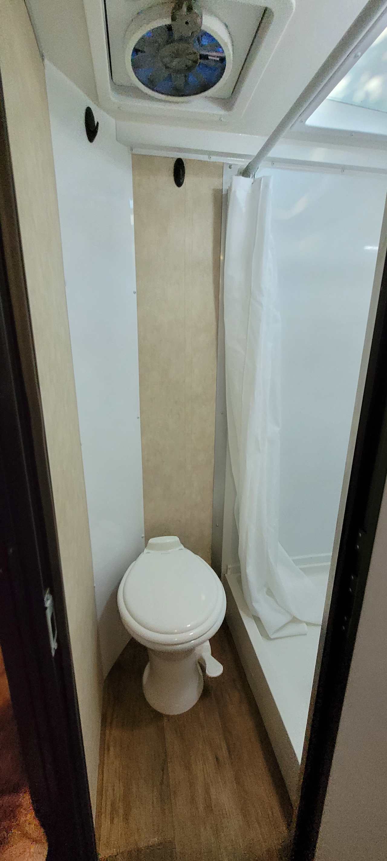Small bathroom, a person over 250lbs will not fit.