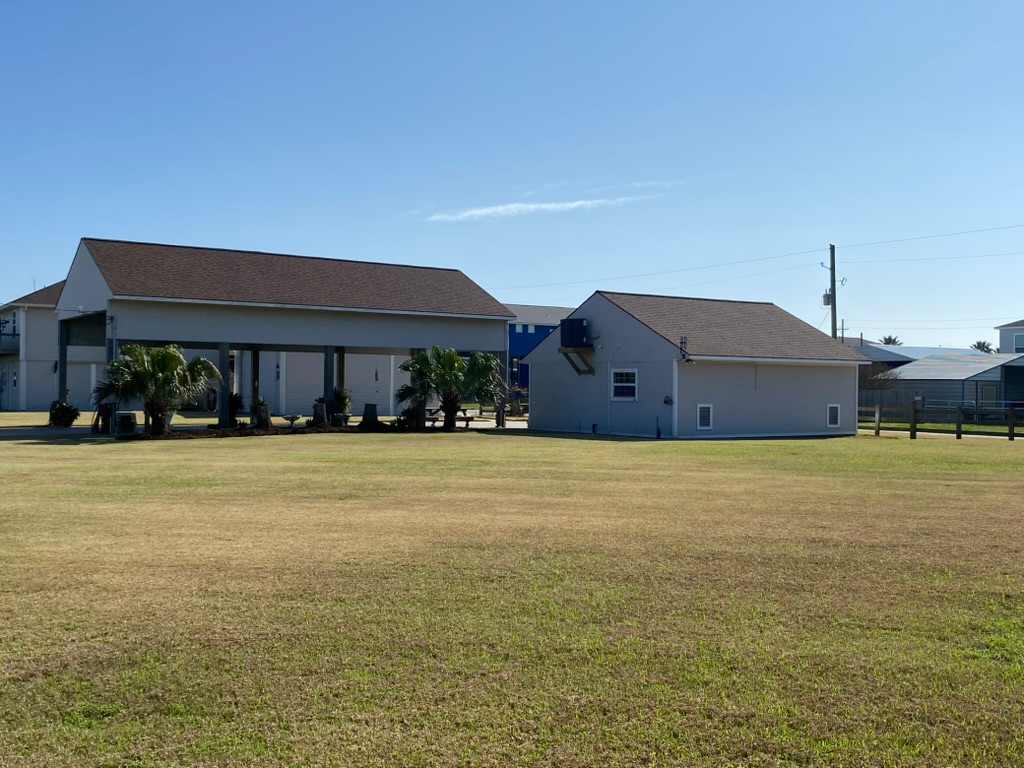 Barefoot Bungalow And RV Spot