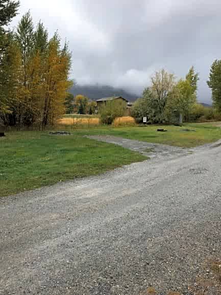 Riverside Back-In Dry RV Site