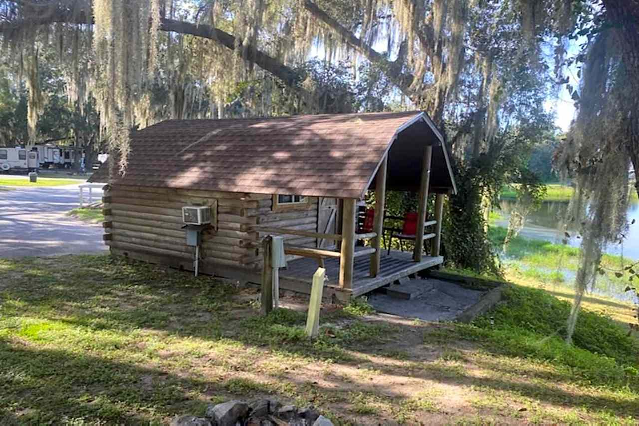 Rustic Log Cabin (No-Pet's & No-Smoking)
