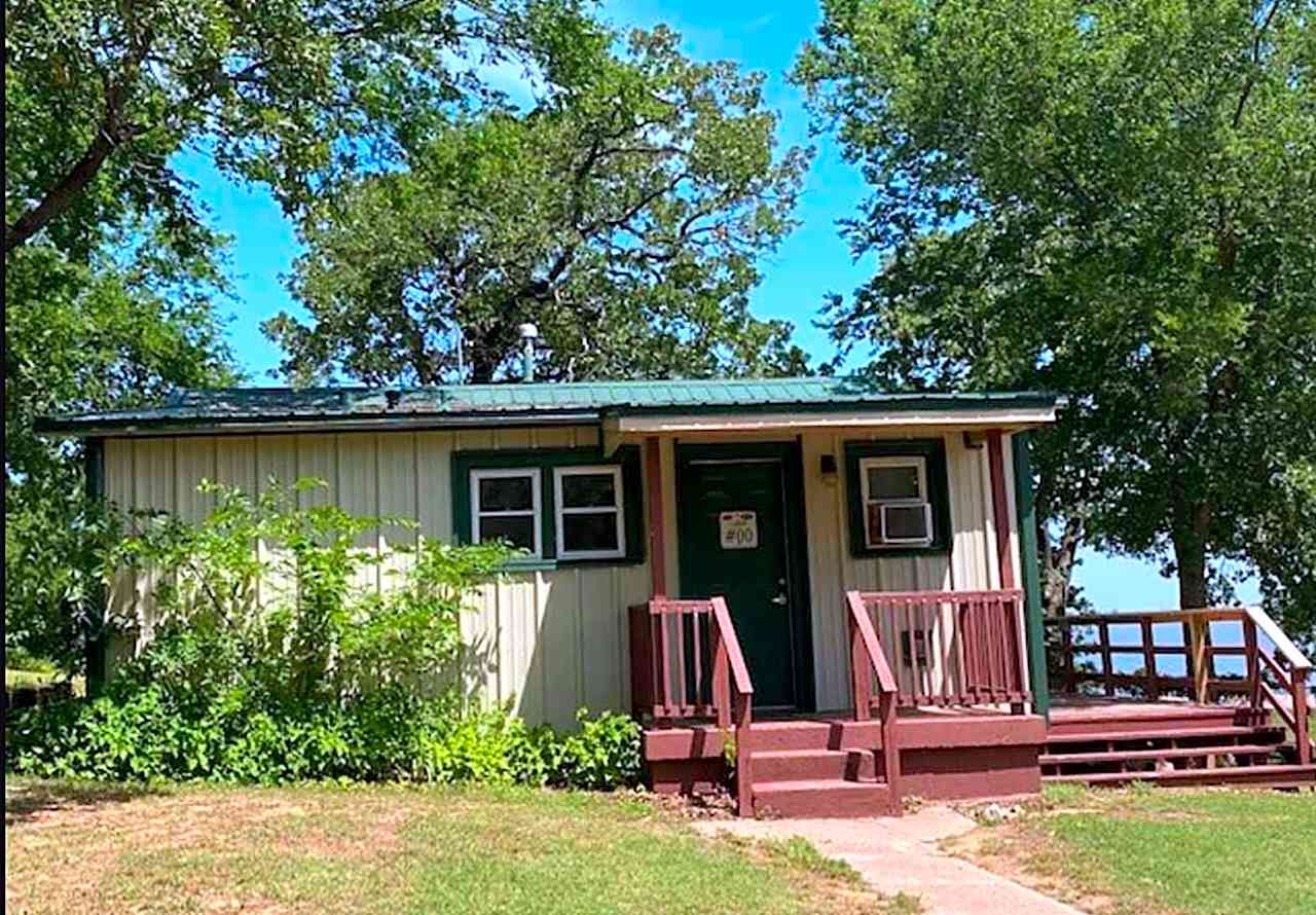 Large Cabin #00