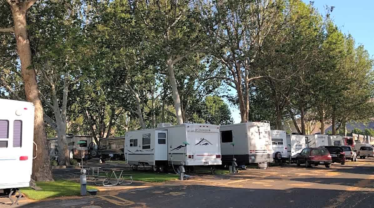 30/50 Amp Pull-Through RV Site