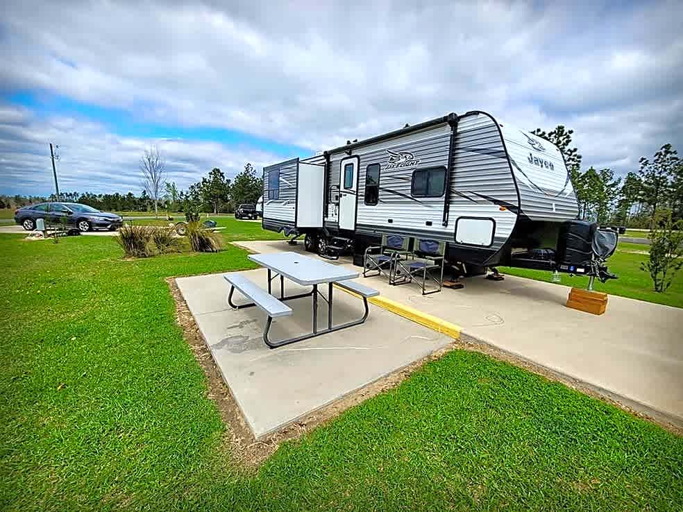 Deluxe Full Hookup RV Site