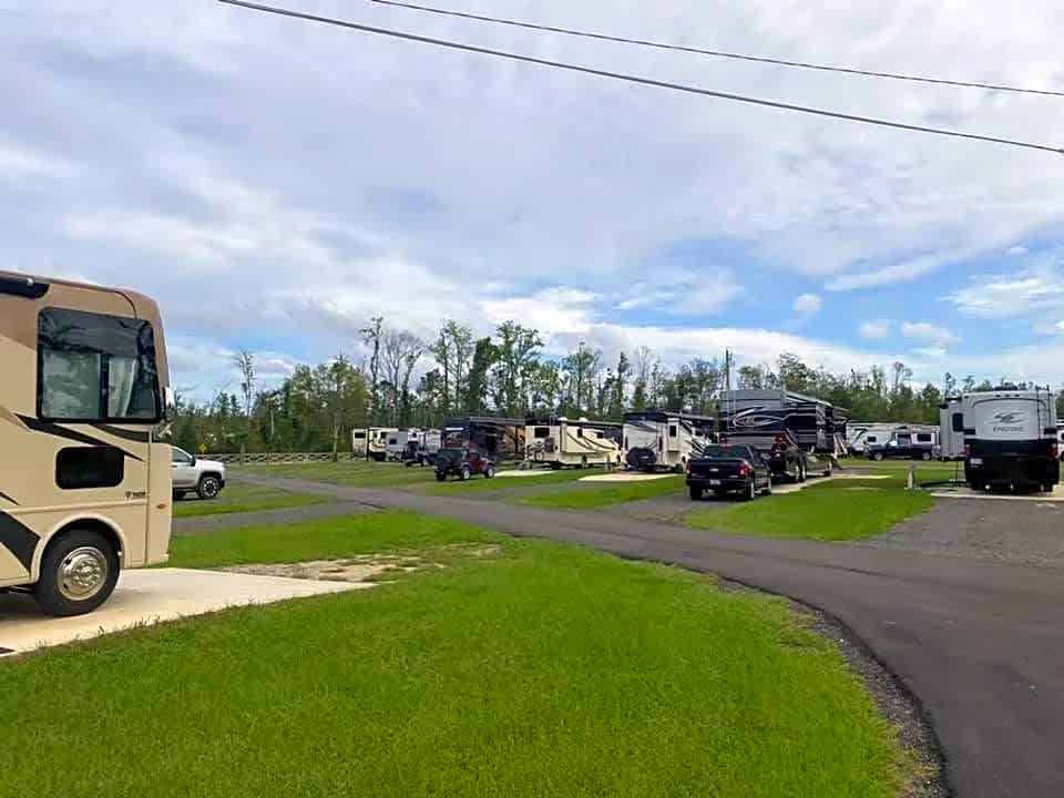 Extra Large Deluxe Back-In Full Hookup RV Site