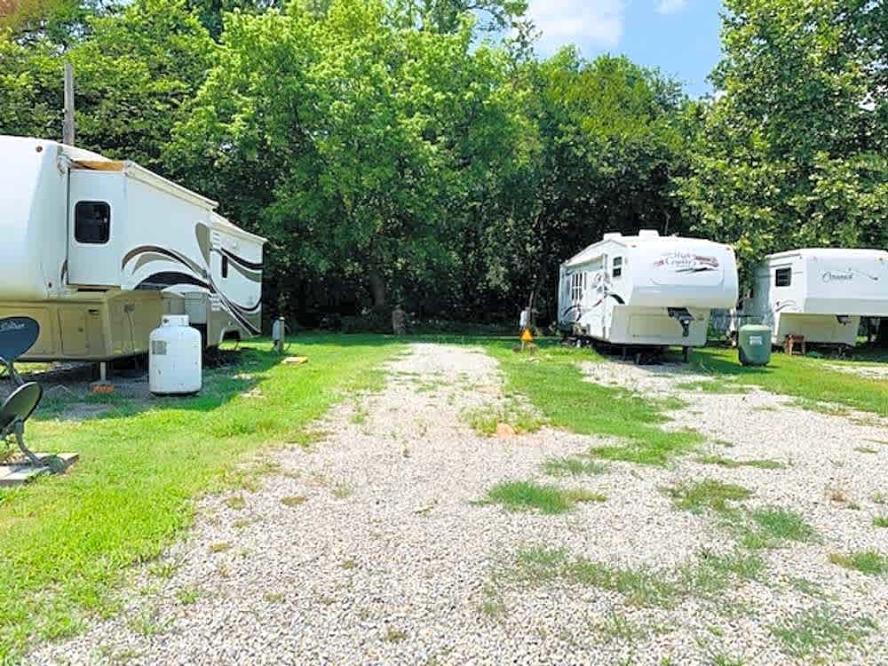 Deluxe Full Hook-Up RV Spot - 30 Amp