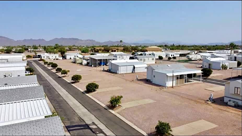 Deluxe Full Hookup RV Site