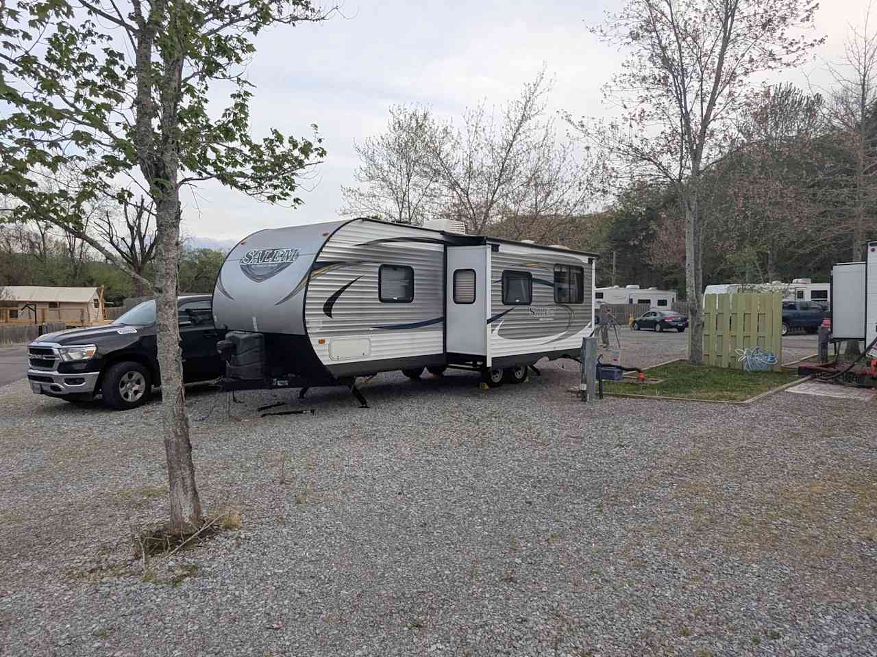 Holy Smokies Rv Park And Glamping