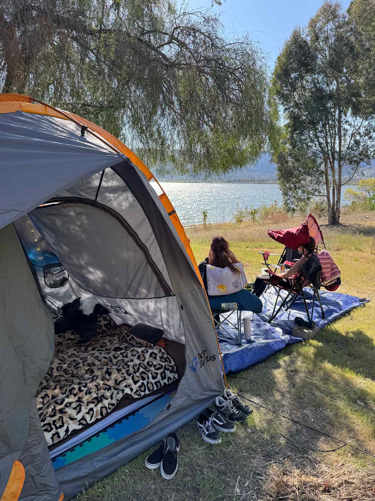 Lakeshore Retreat