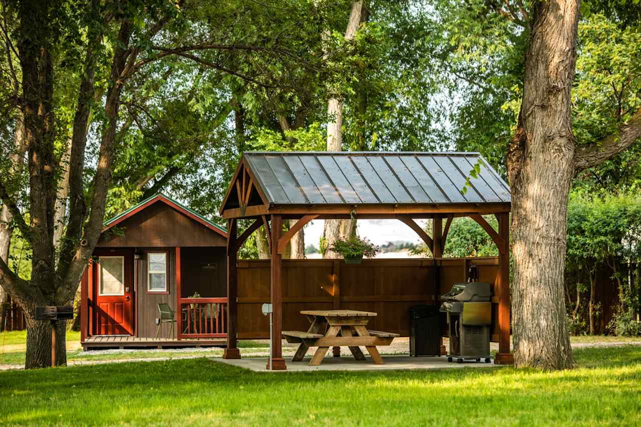 Lake Shore Lodge