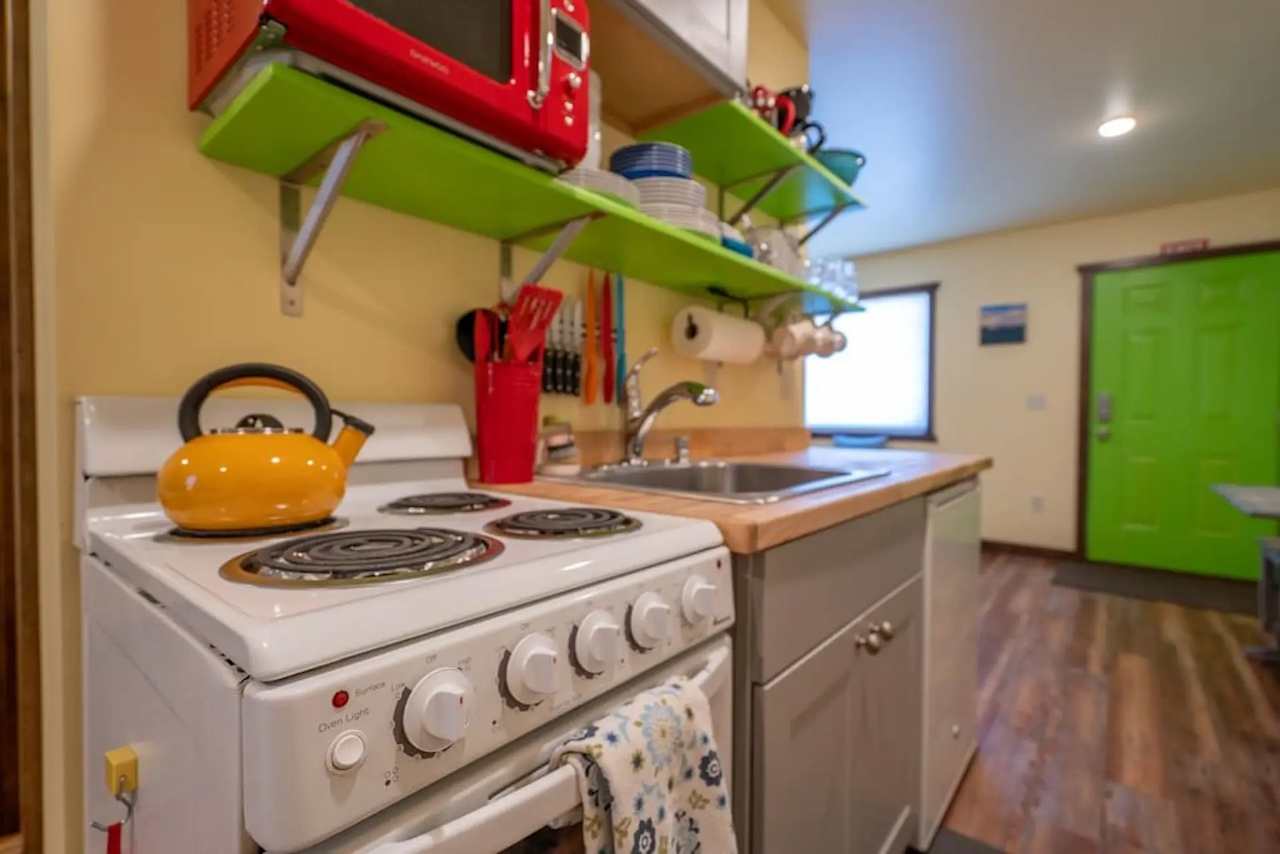 Cabin 5 · Emigrant Cabins #5 - Affordable Tiny Cabin In MT