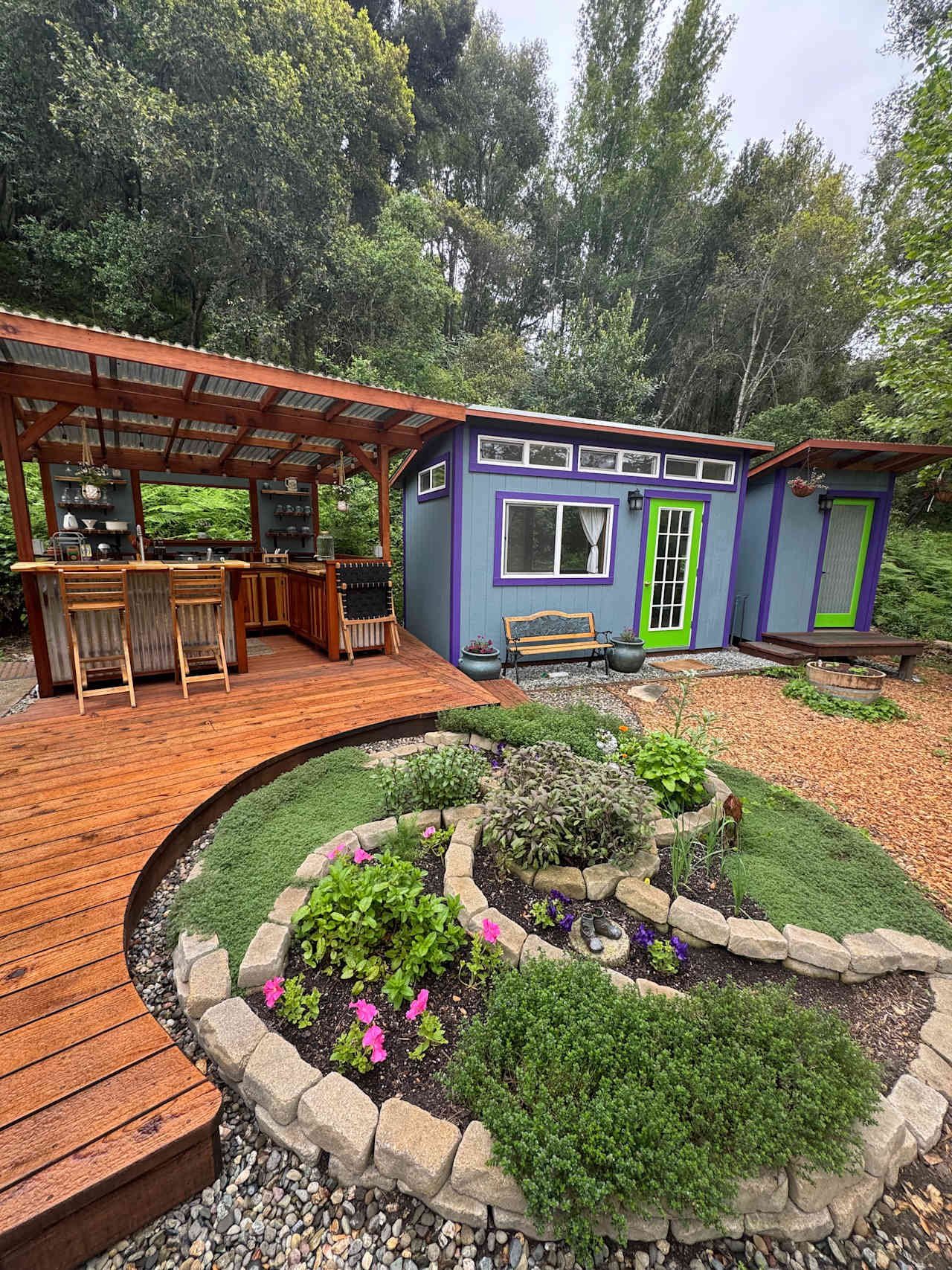 Kitchenette, bedroom, and Toilette