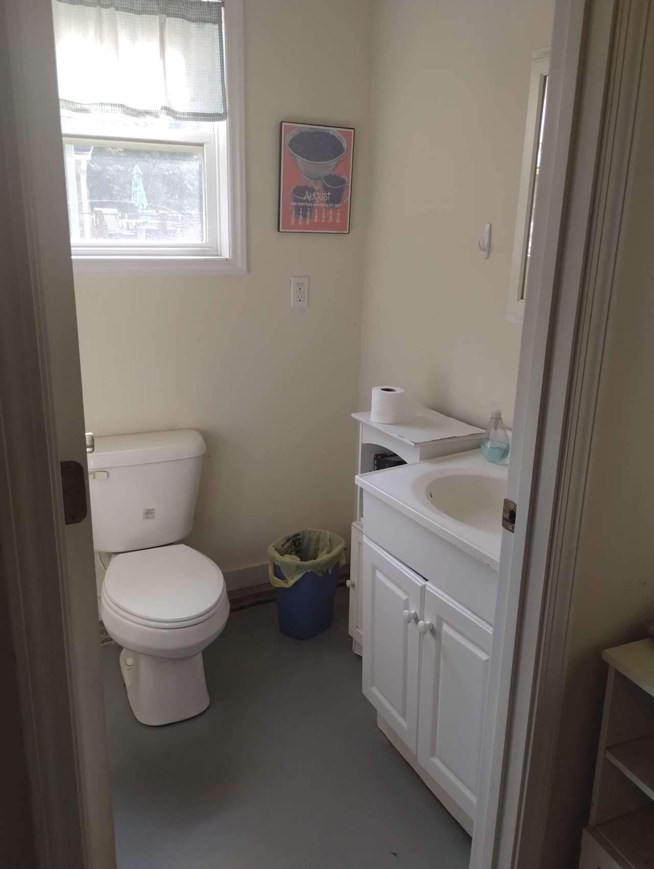 Nice clean bathroom!