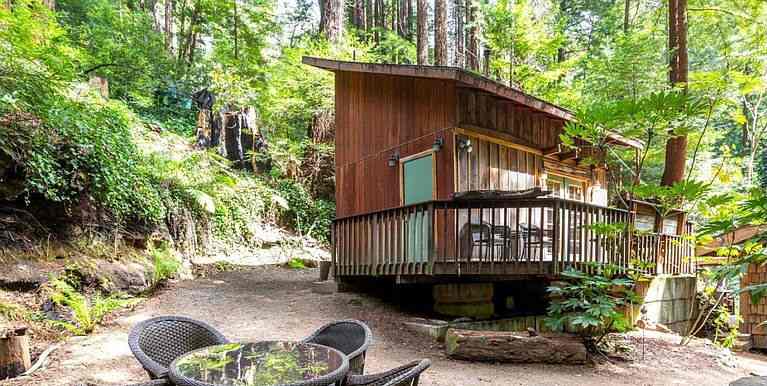The Little Poppy Cabin! 🌸
