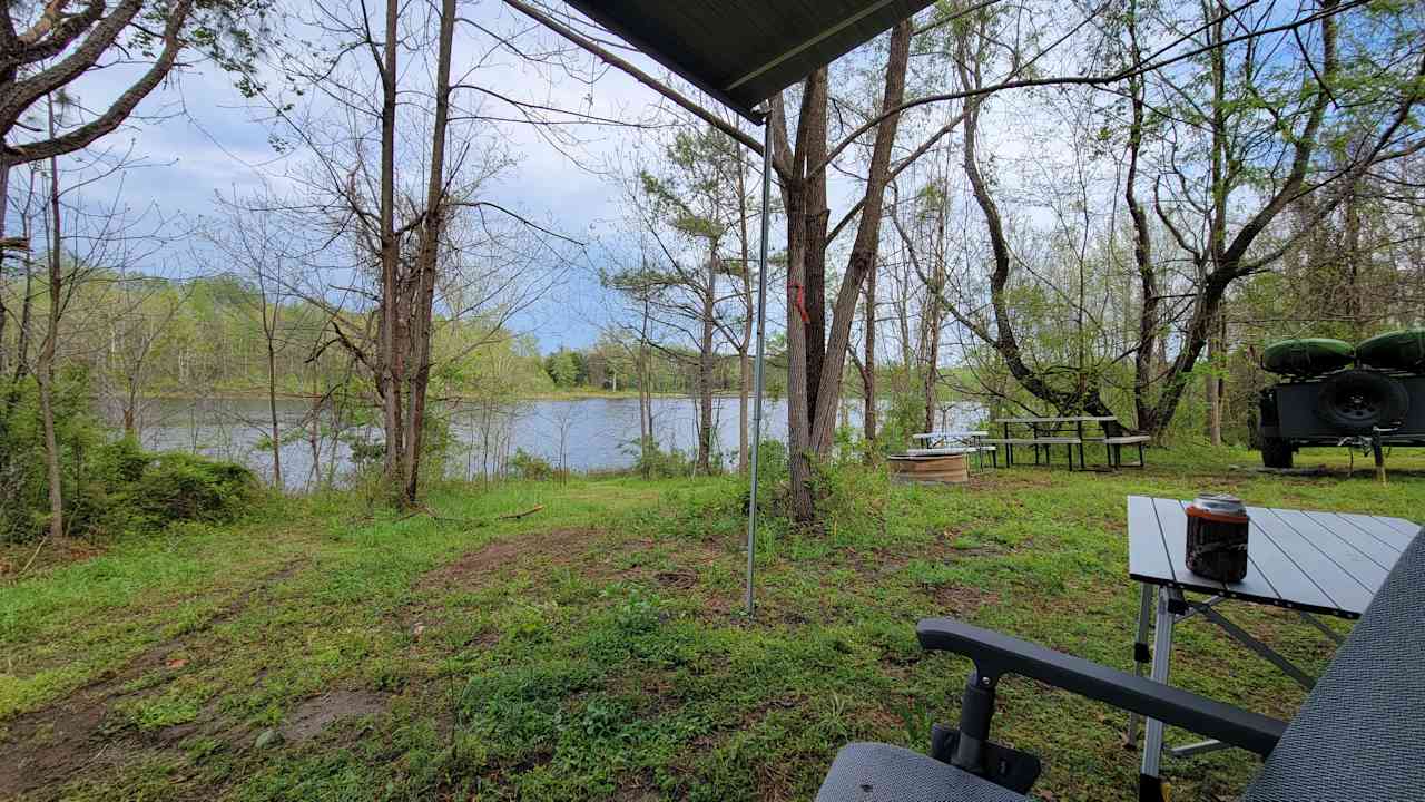 Lakefront!! Kayaks Available.