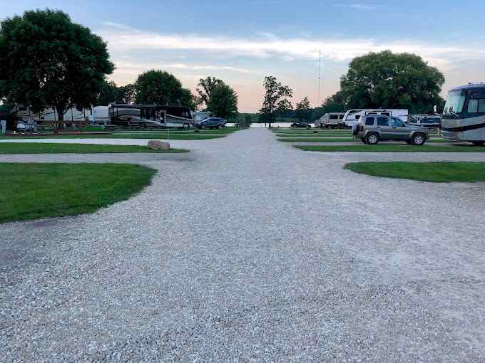 Lakeshore RV Resort & Campground