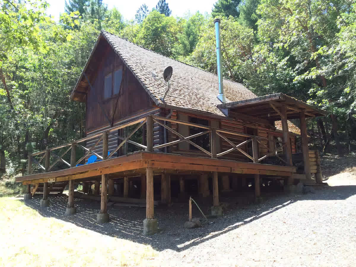 Unique Log Cabin, Beautiful Views