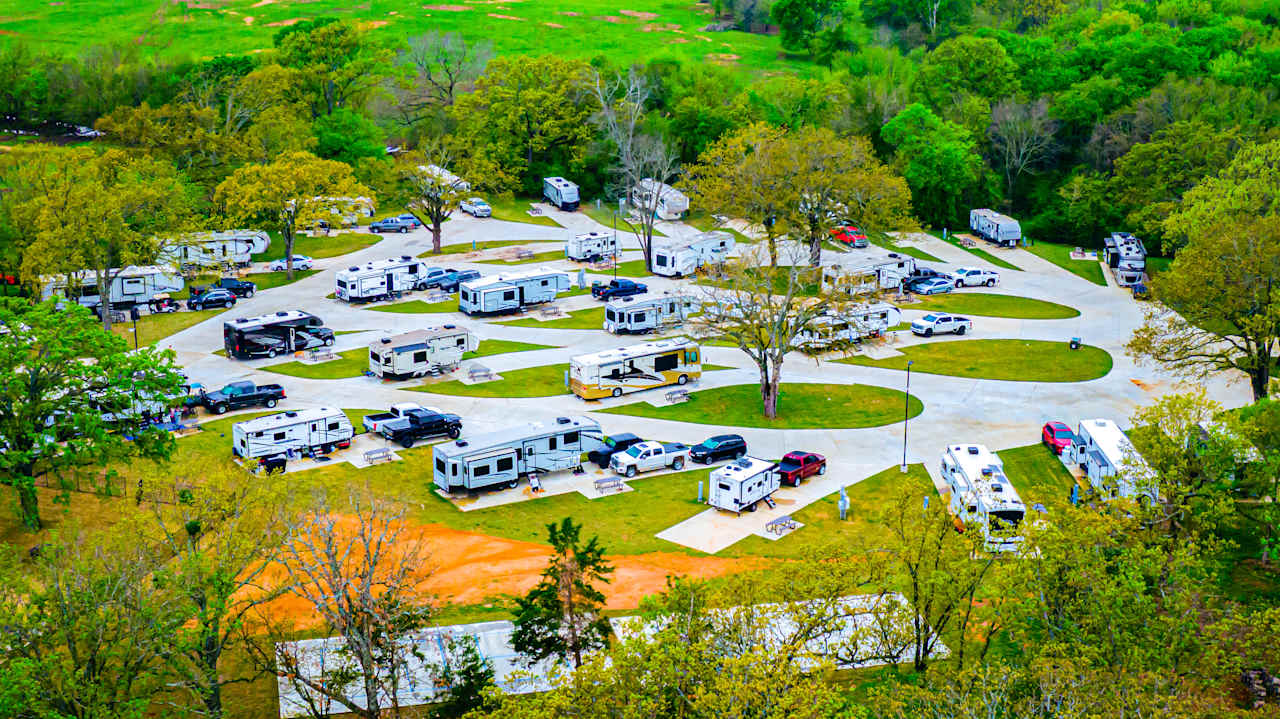 The Oaks On 37 Tiny Homes RV Resort
